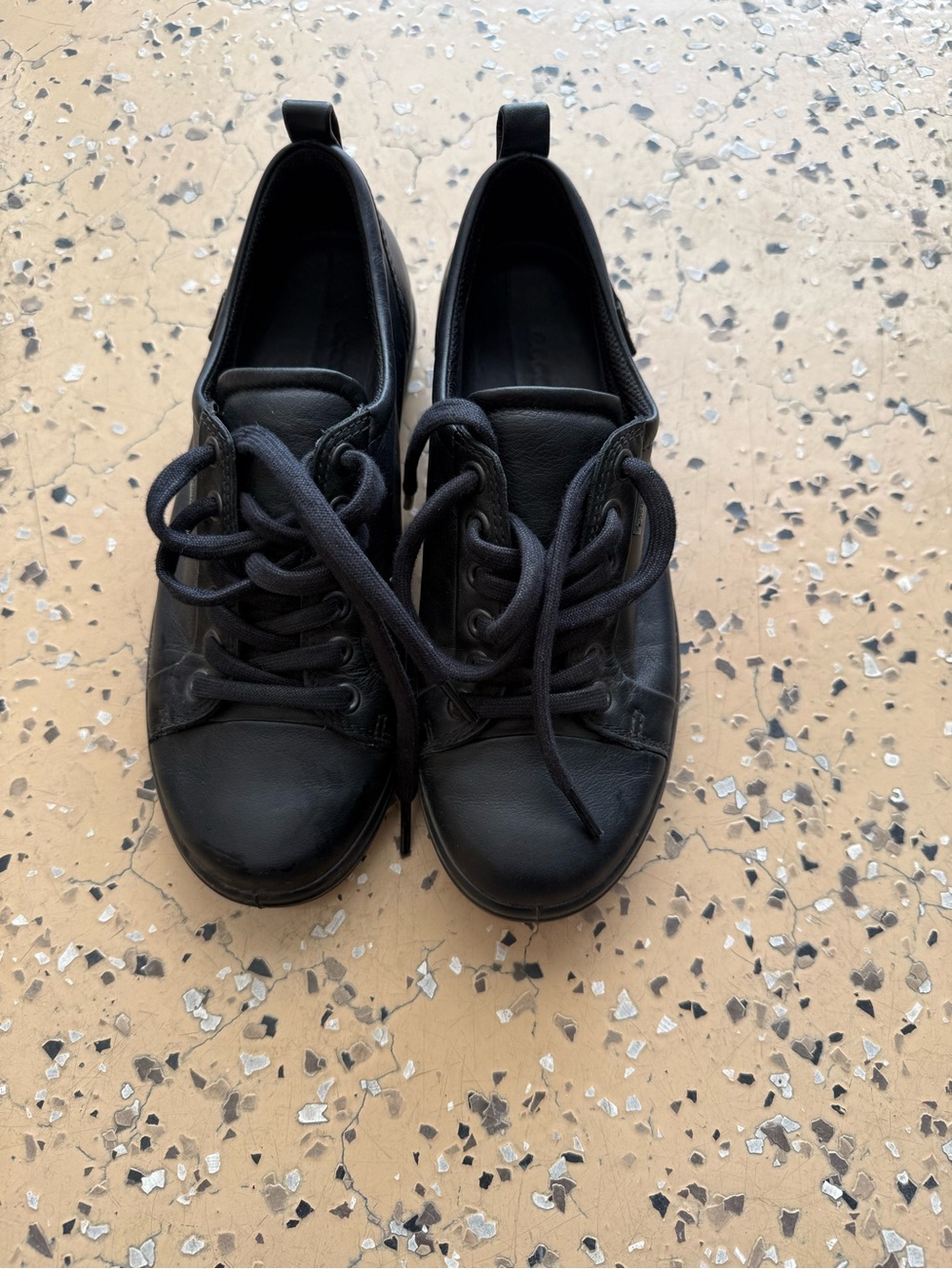 Ecco Black Leather Low-Top Lace-Up Sneakers